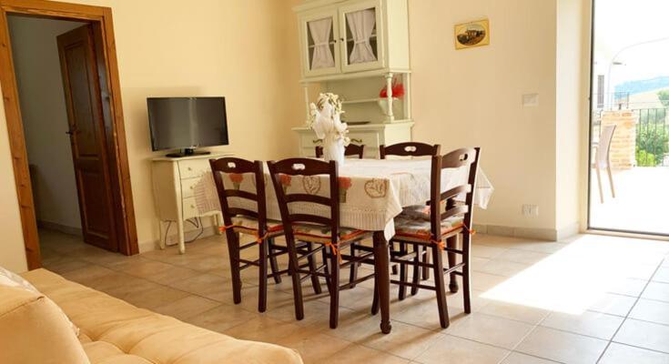 La Collina Apartment Monsampietro Morico Phòng bức ảnh